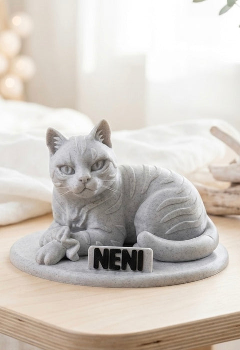 Escultura personalizada de gato con acabado efecto mármol y nombre Neni