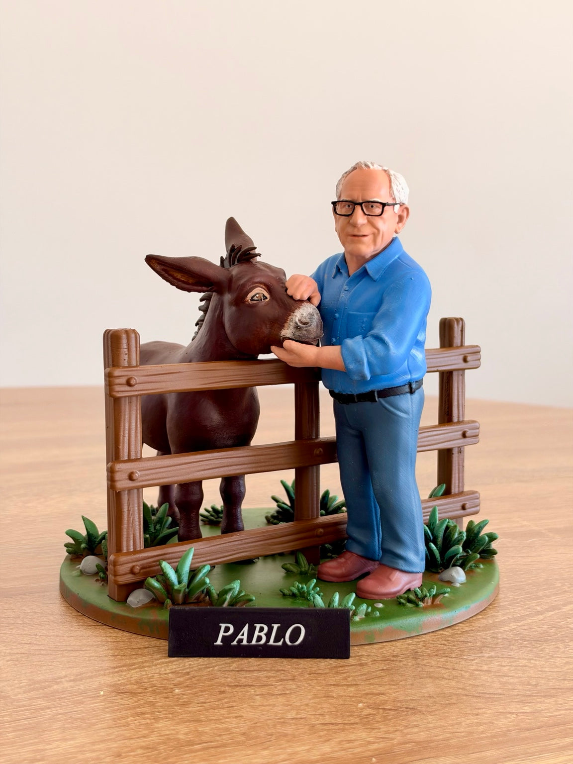 Figura personalizada de un hombre con su burro, escena pintada a mano por TAPNU